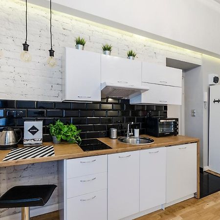 Standard Apartment On 6 Sierpnia Lodź Bagian luar foto