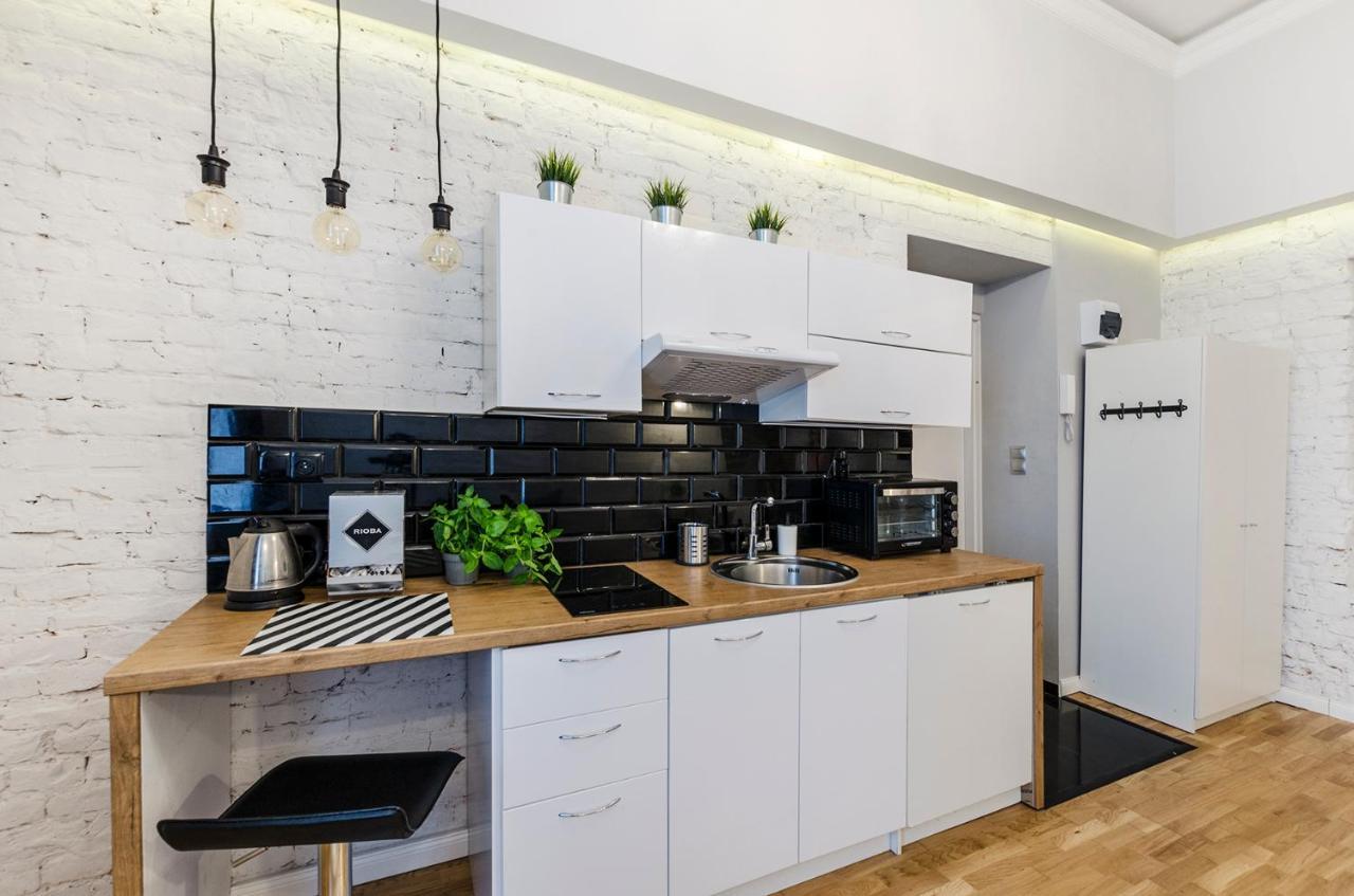 Standard Apartment On 6 Sierpnia Lodź Bagian luar foto