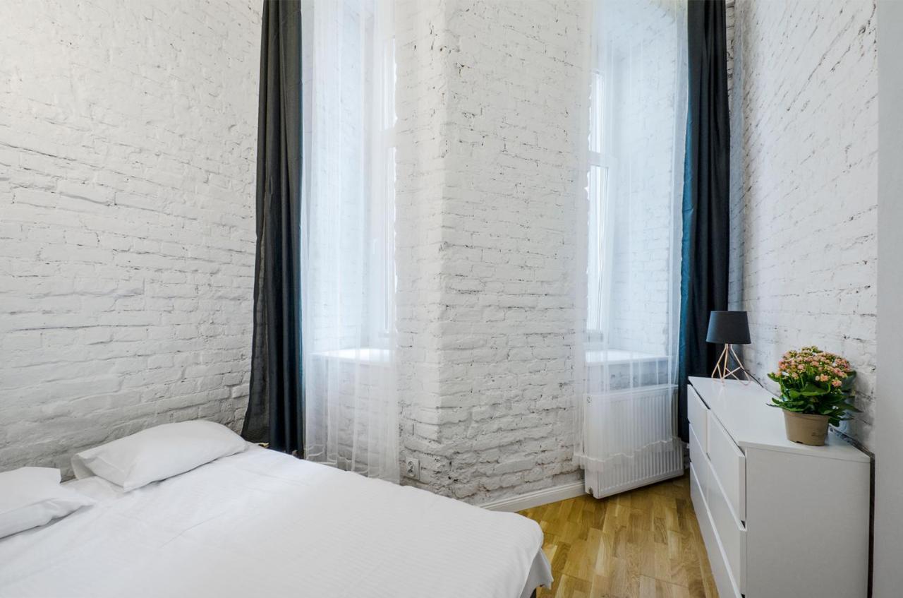 Standard Apartment On 6 Sierpnia Lodź Bagian luar foto