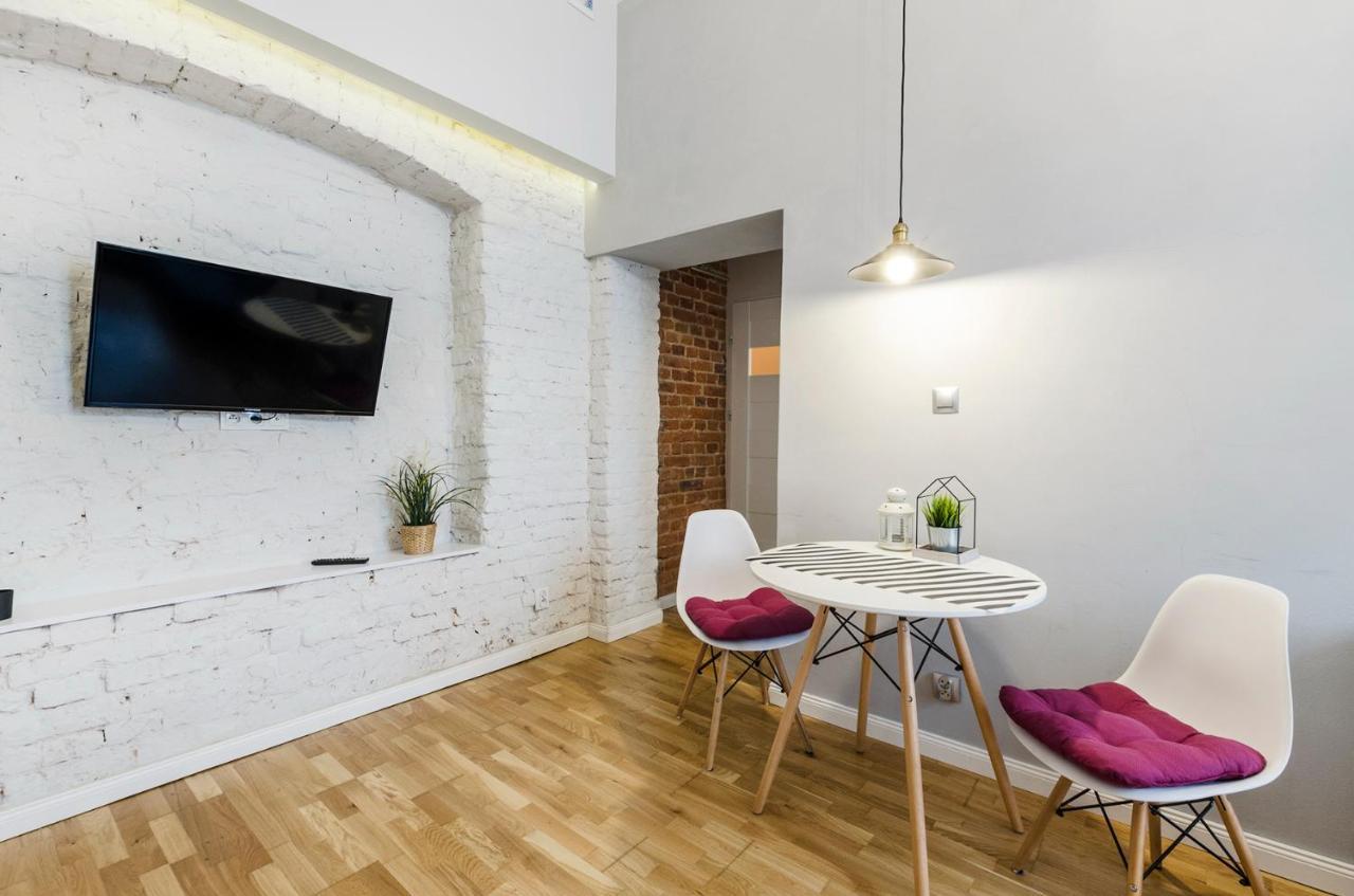 Standard Apartment On 6 Sierpnia Lodź Bagian luar foto