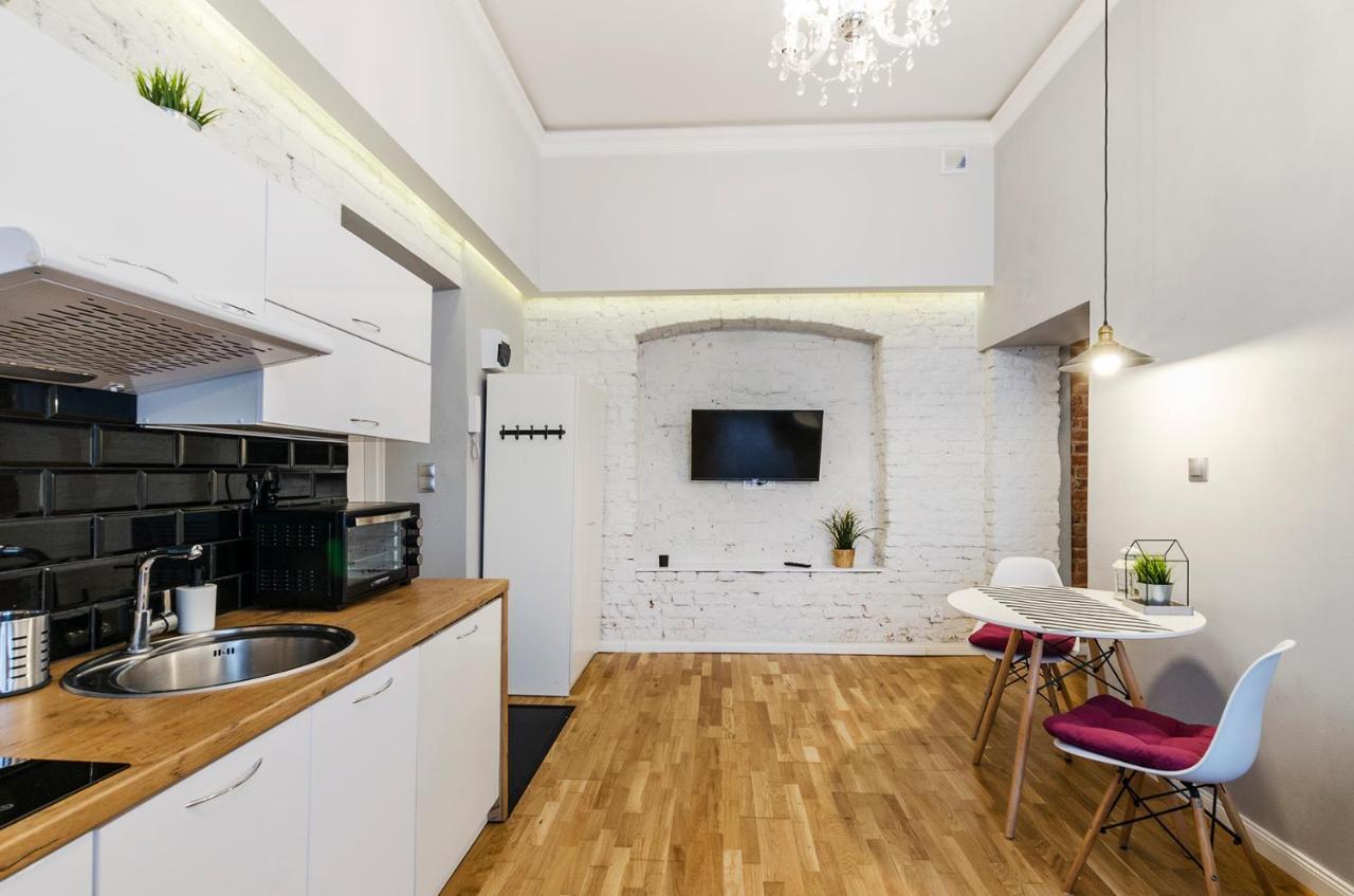 Standard Apartment On 6 Sierpnia Lodź Bagian luar foto